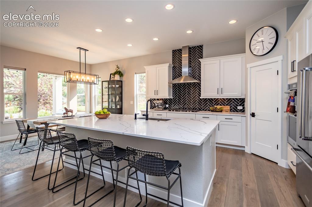Image 15 of 40: Dining Area