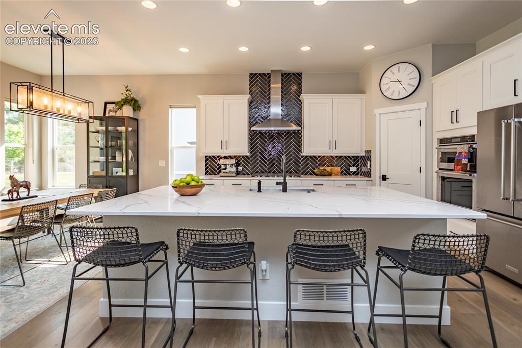 Image 18 of 40: Kitchen