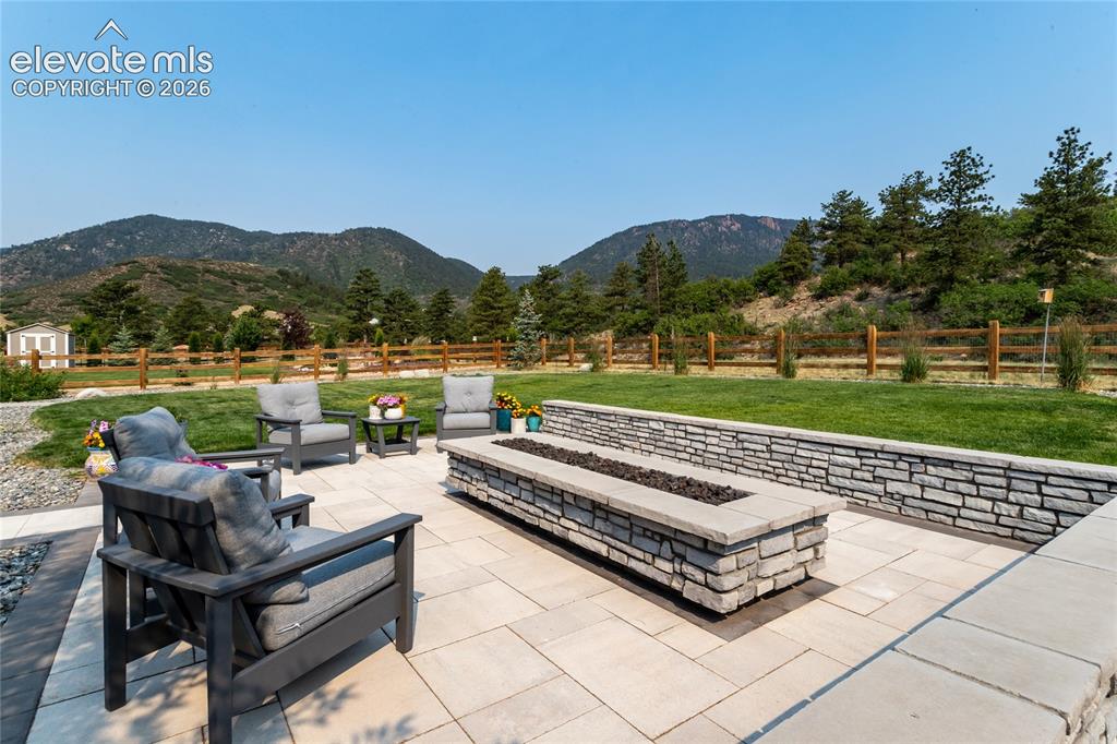 Image 4 of 40: Backyard Views