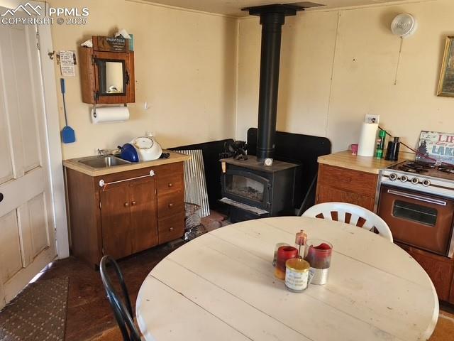 Image 9 of 15: Dining Area