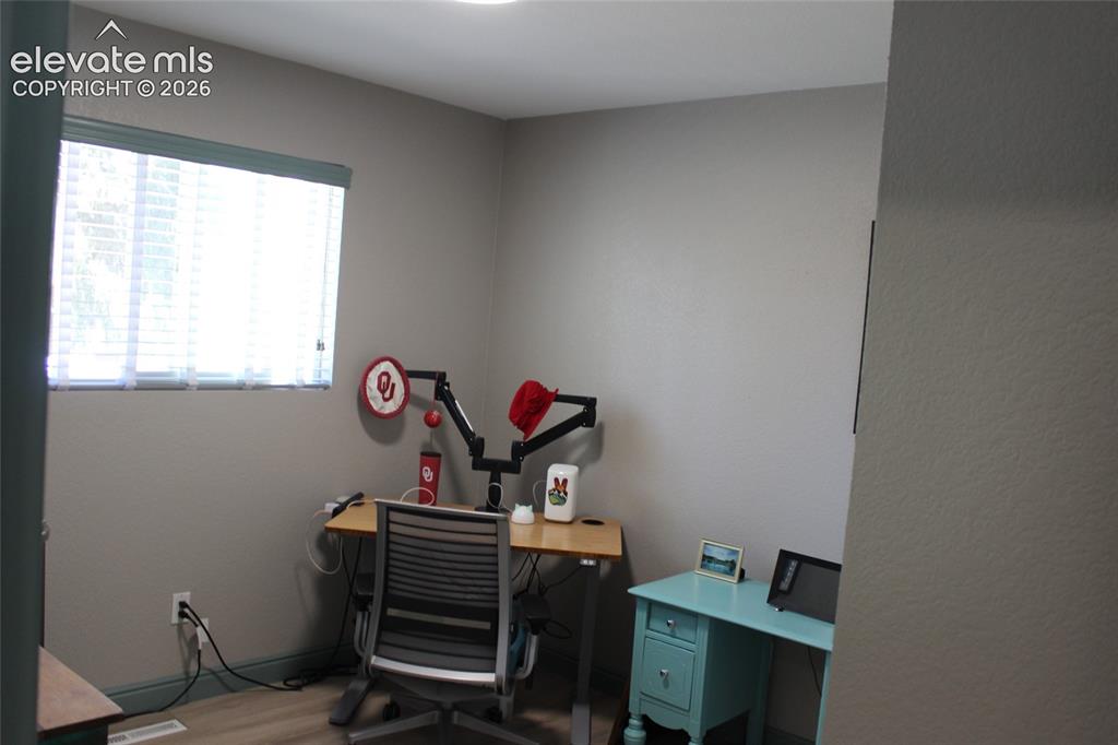 Image 11 of 25: Office