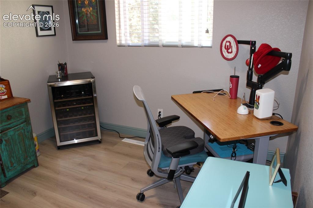 Image 12 of 25: Office