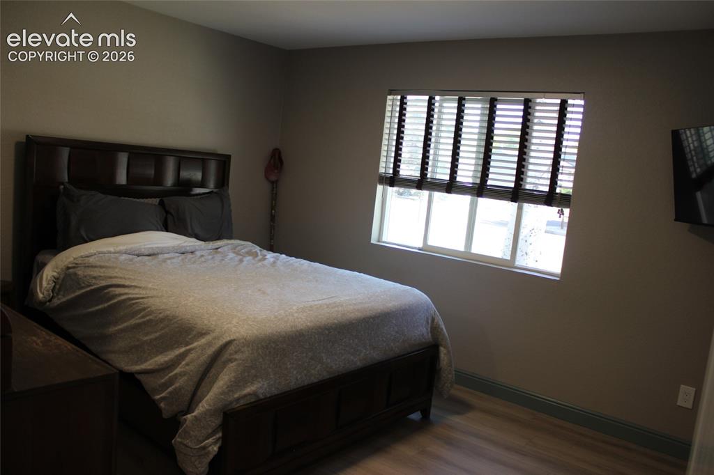 Image 13 of 25: Bedroom