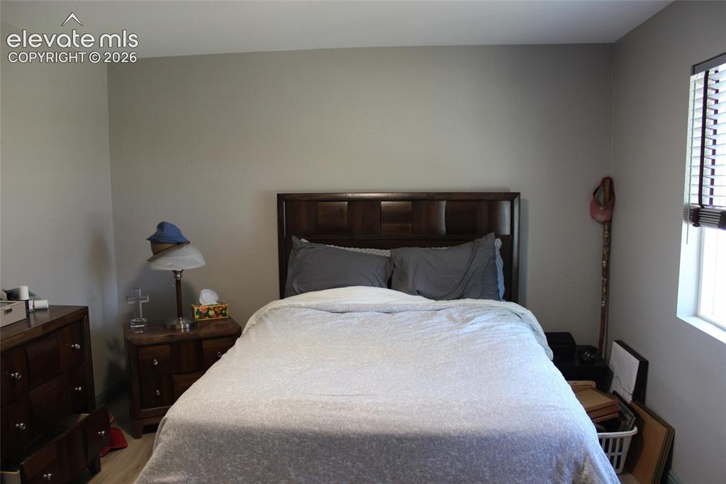 Image 14 of 25: Bedroom
