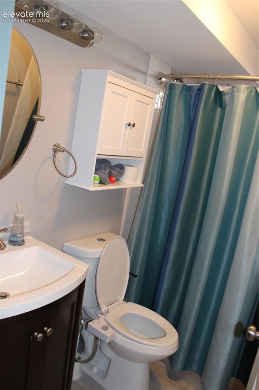 Image 17 of 25: Bathroom