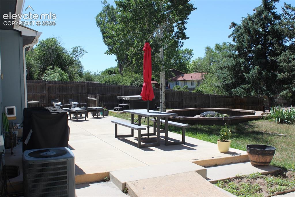 Image 19 of 25: Patio