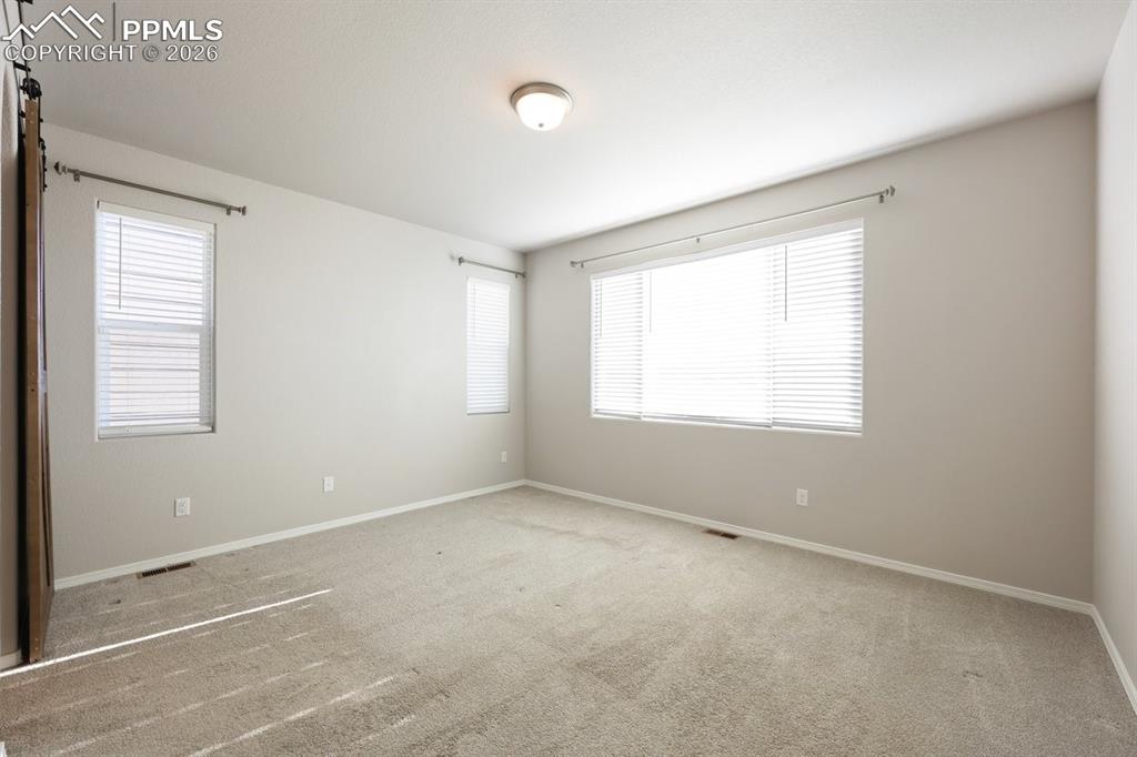 Image 19 of 42: Bedroom