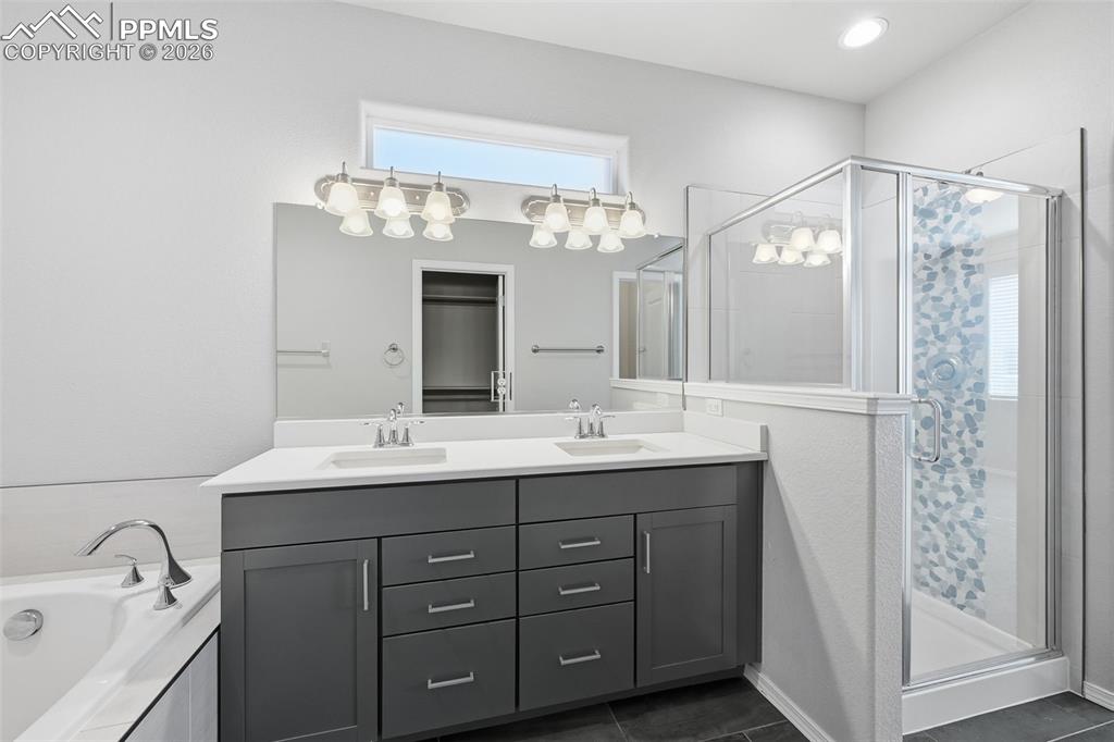 Image 23 of 42: Bathroom