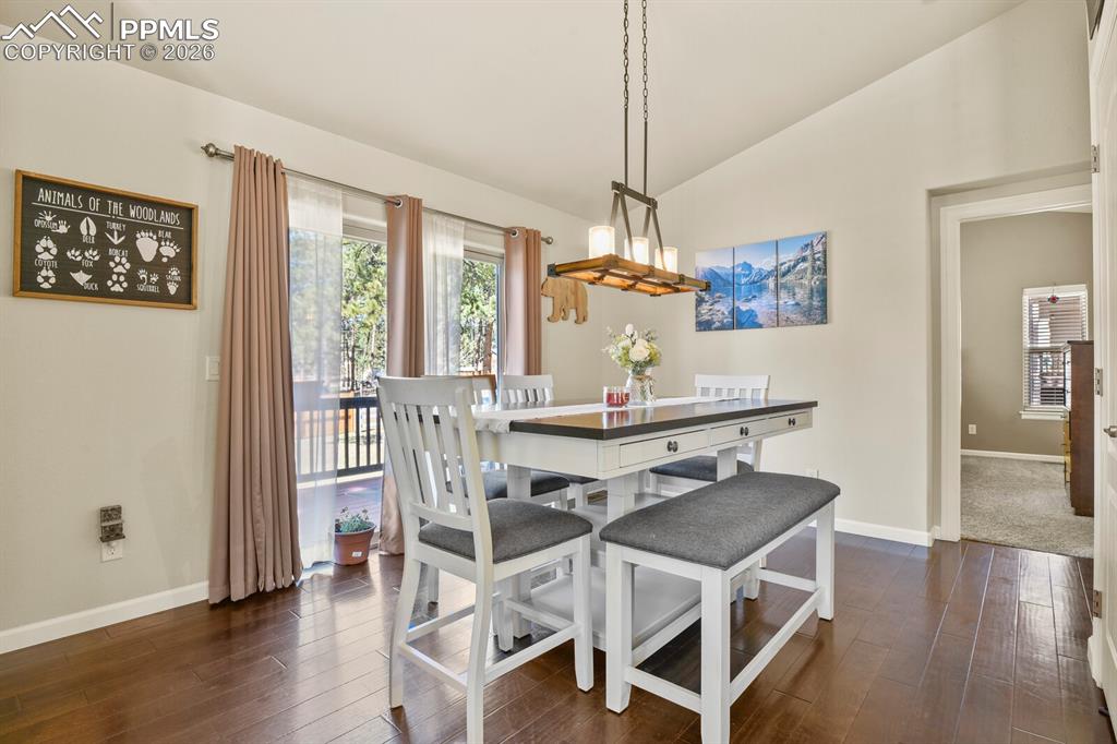 Image 11 of 27: Dining Area