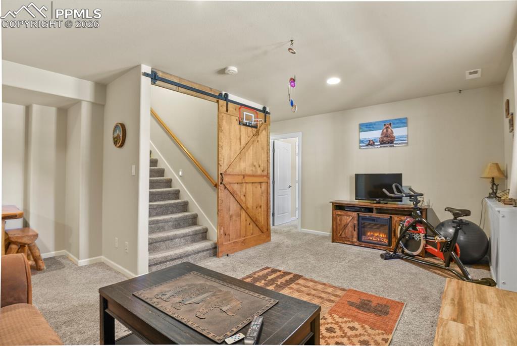 Image 19 of 27: Living Room