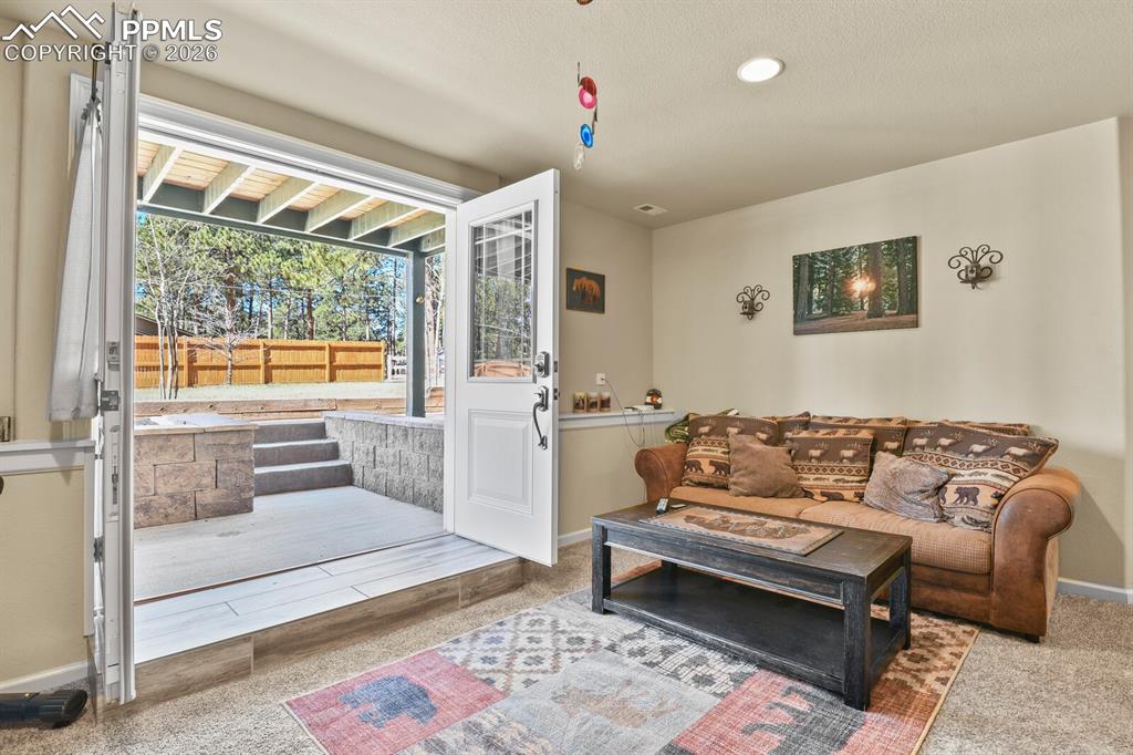 Image 20 of 27: Living Room