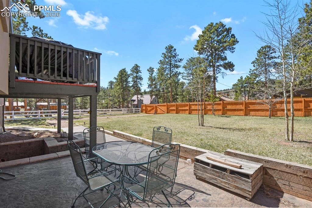 Image 23 of 27: Patio