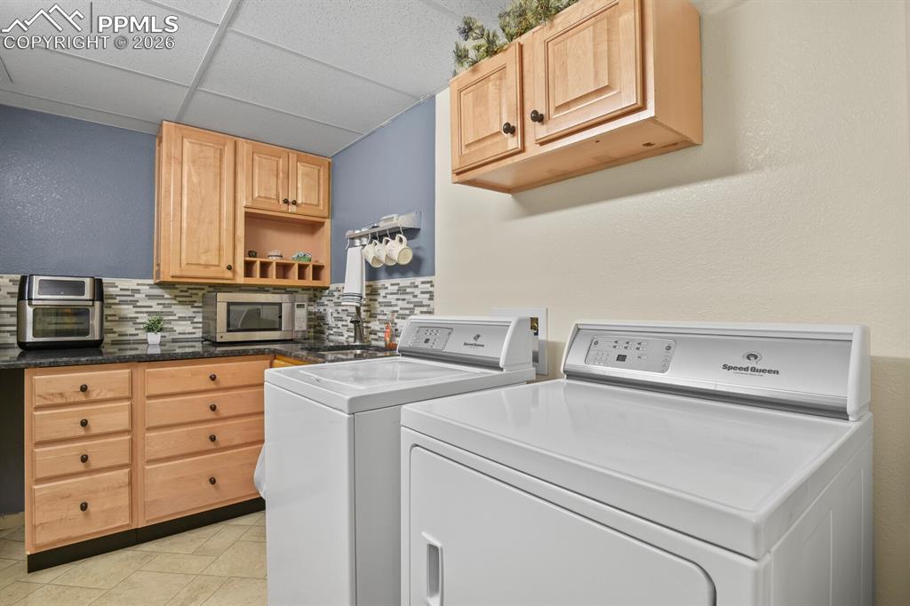 Image 27 of 27: Laundry