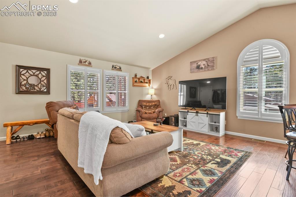 Image 4 of 27: Living Room