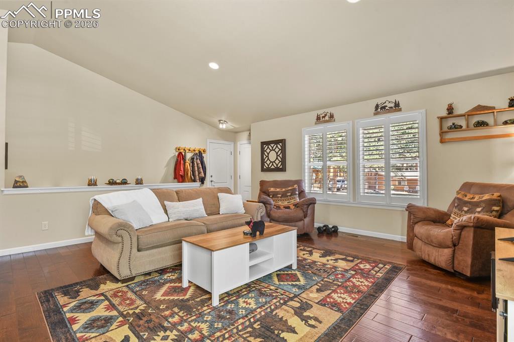 Image 5 of 27: Living Room