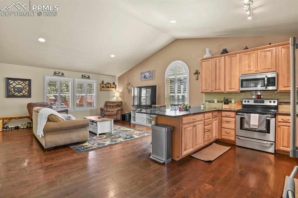 Image 6 of 27: Kitchen