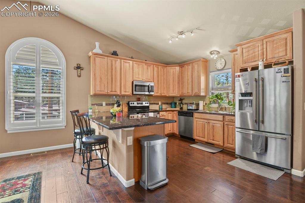 Image 8 of 27: Kitchen