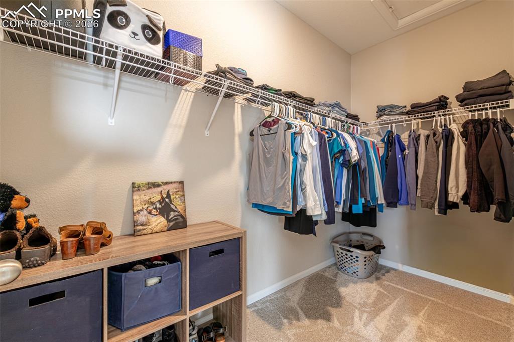 Image 15 of 27: Closet