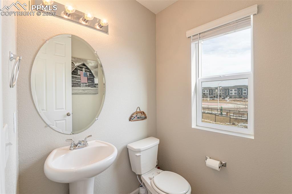 Image 16 of 27: Bathroom