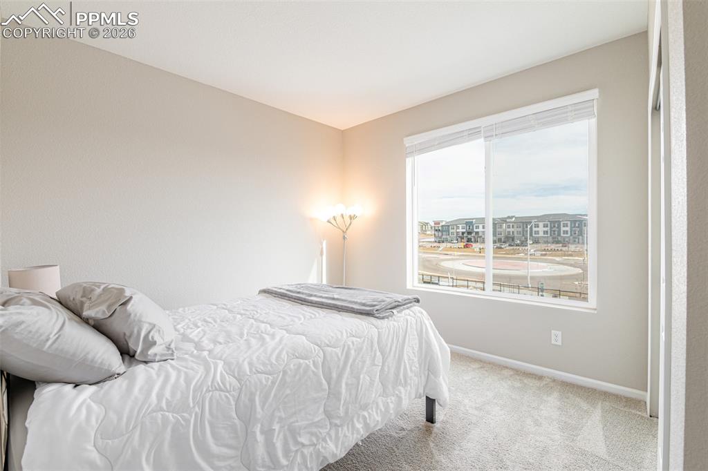 Image 21 of 27: Bedroom