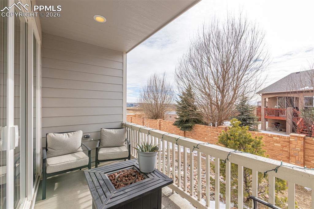 Image 22 of 27: Balcony