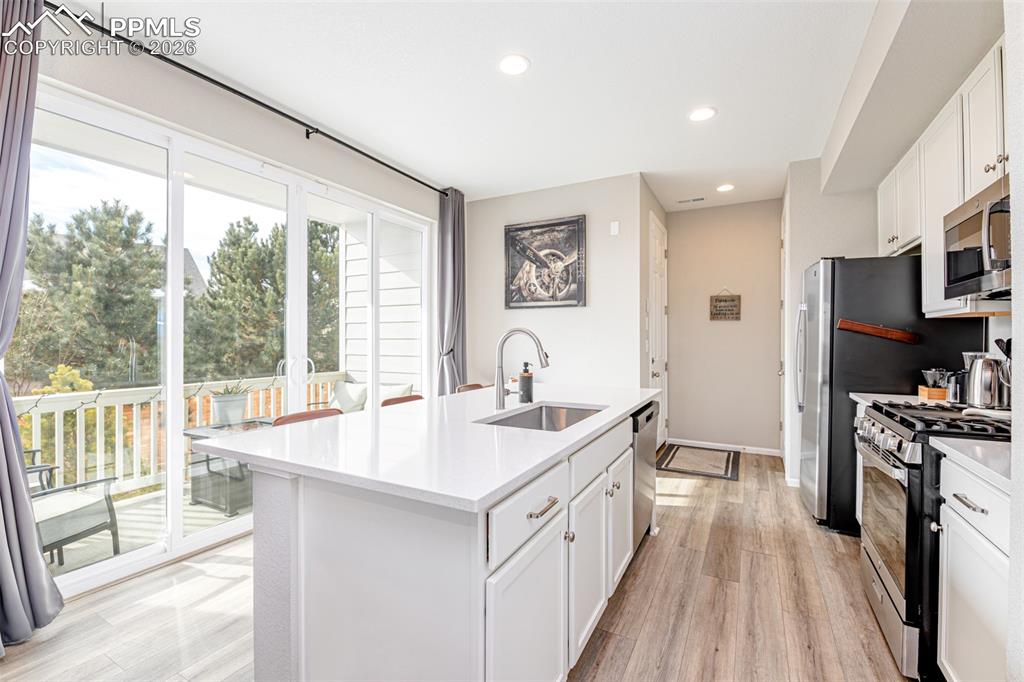 Image 8 of 27: Kitchen