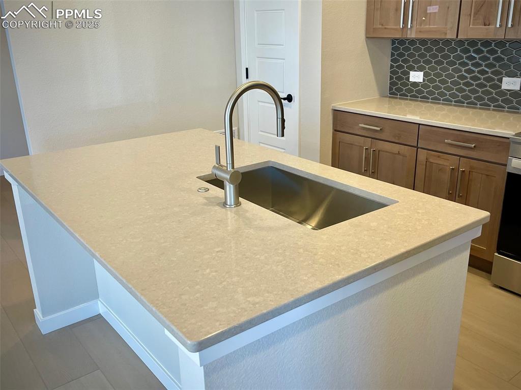 Image 4 of 28: Kitchen