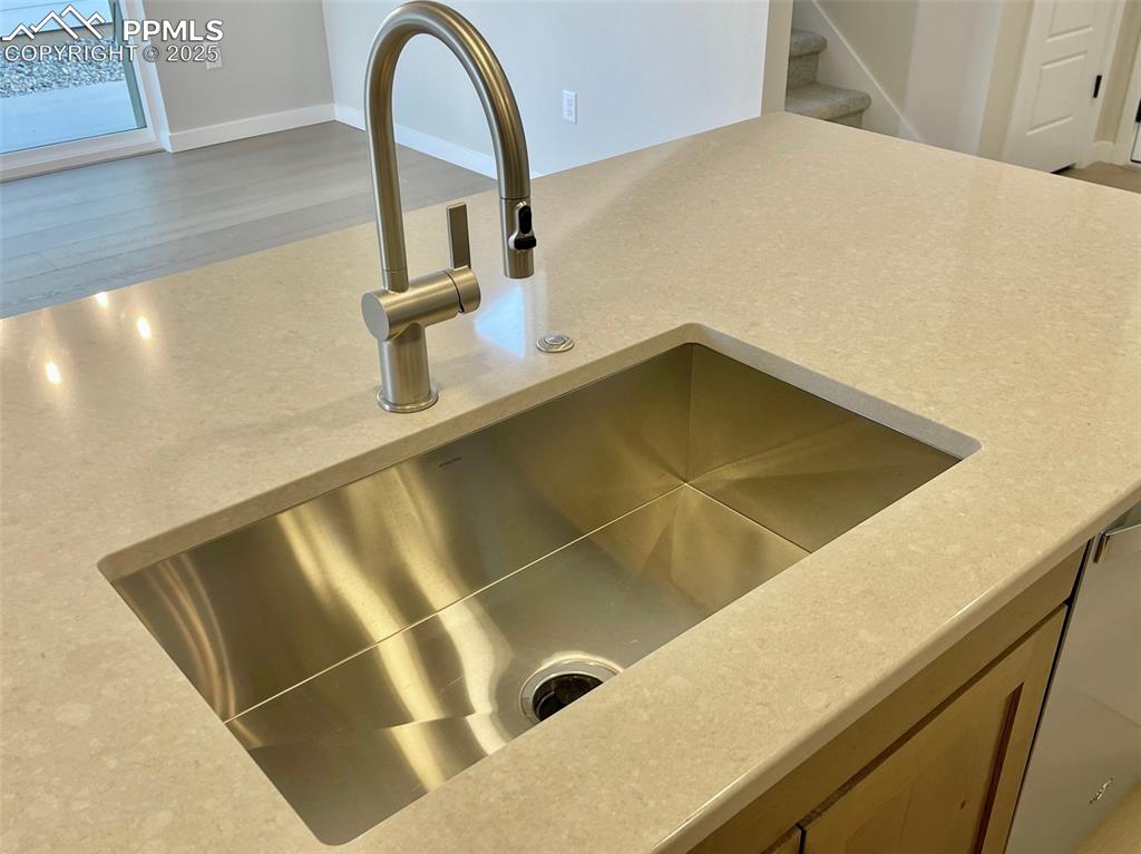 Image 6 of 28: Kitchen