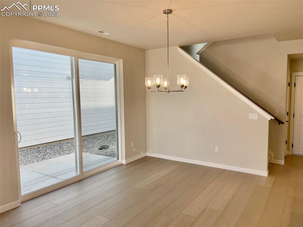 Image 9 of 28: Dining Area