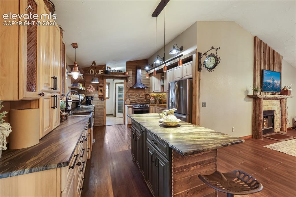 Image 6 of 50: Updated Kitchen! Island!