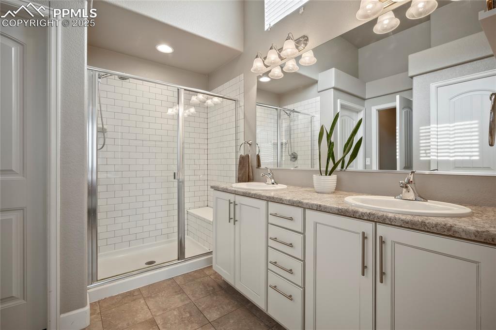 Image 11 of 26: Bathroom