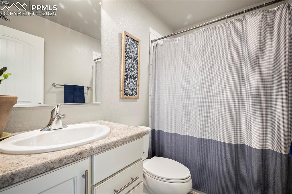 Image 14 of 26: Bathroom