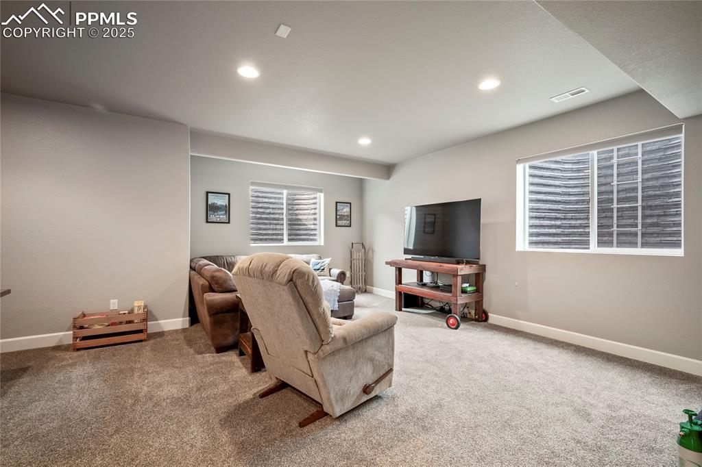 Image 16 of 26: Great Room