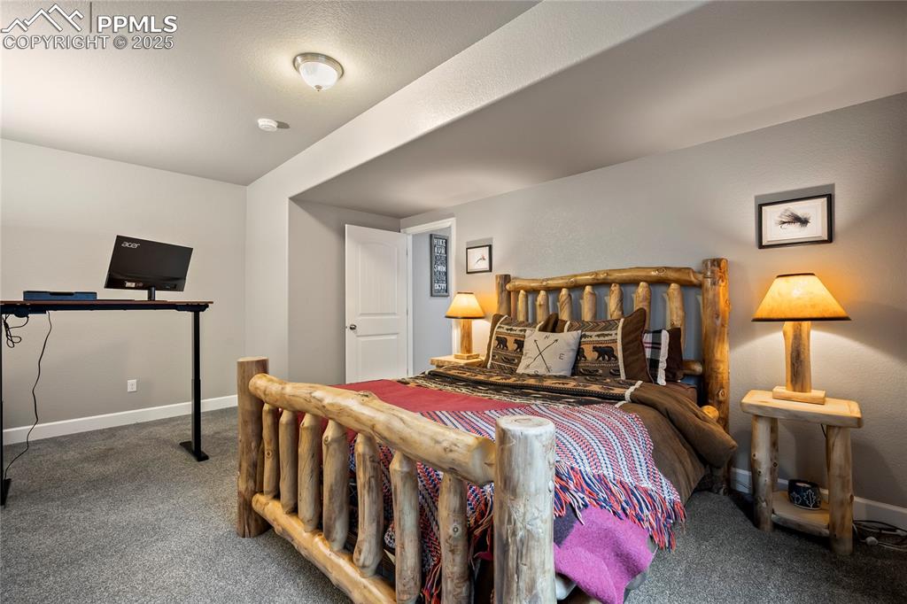 Image 18 of 26: Bedroom