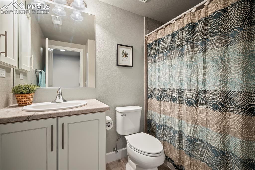 Image 22 of 26: Bathroom