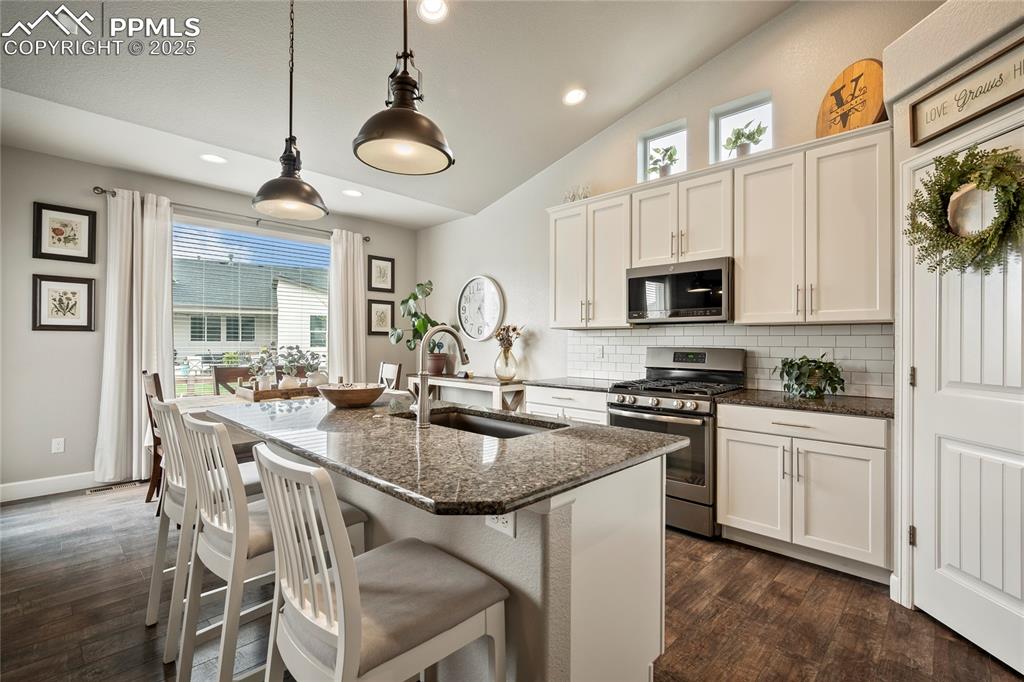 Image 4 of 26: Kitchen