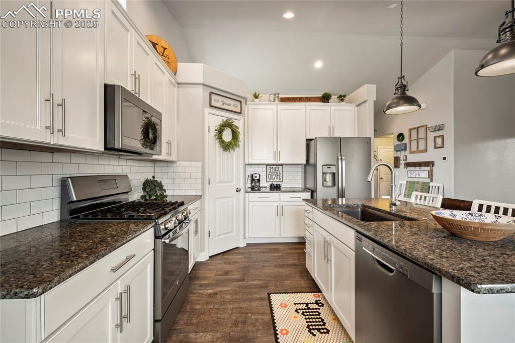 Image 7 of 26: Kitchen
