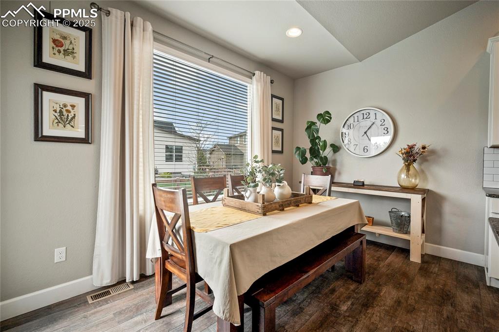 Image 8 of 26: Dining Area