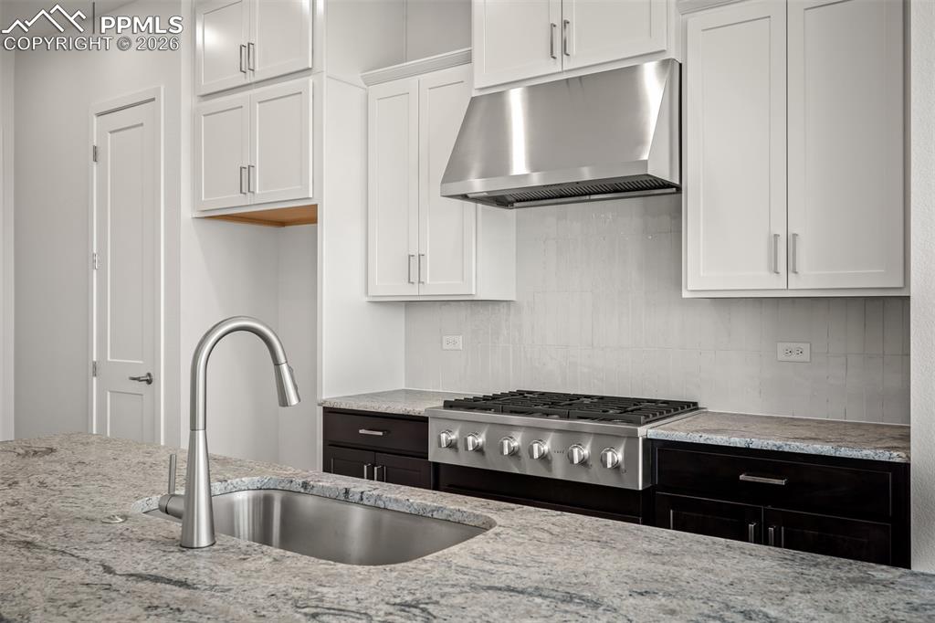 Image 12 of 39: Kitchen