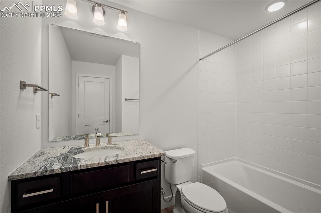 Image 35 of 39: Bathroom