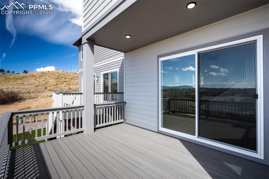 Image 6 of 39: Deck