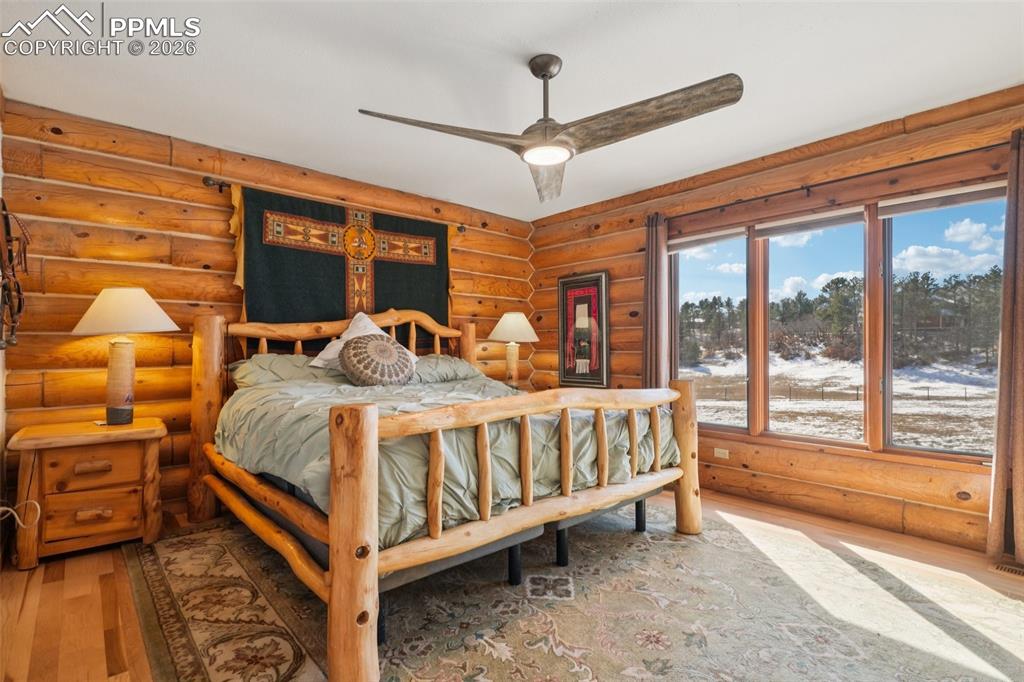 Image 11 of 40: Hickory floors and views