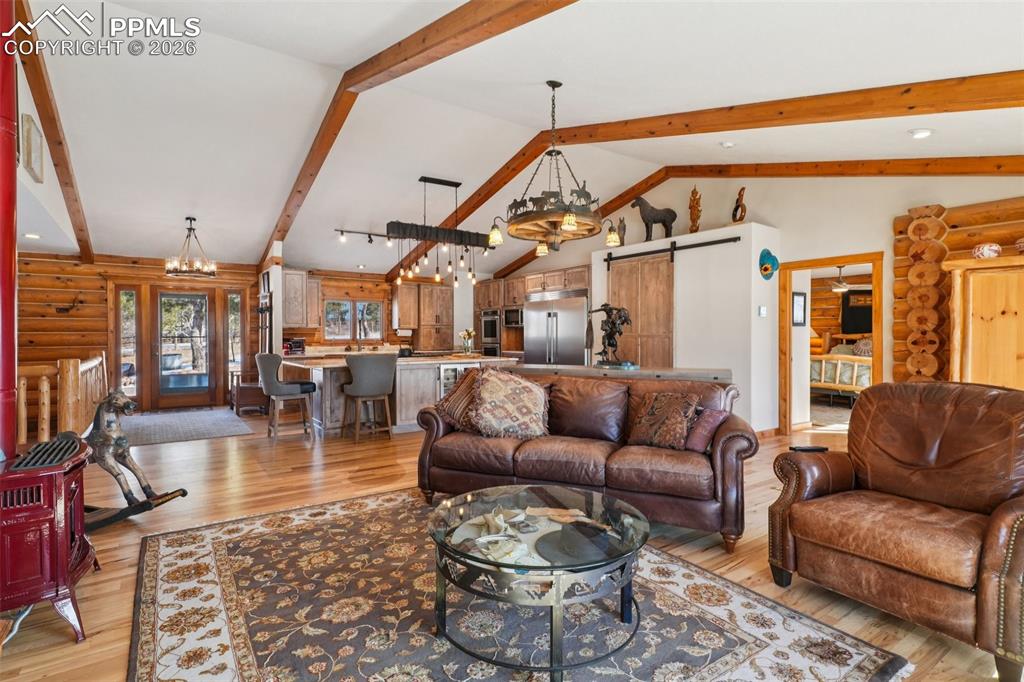 Image 4 of 40: Vaulted ceiling, open floor plan