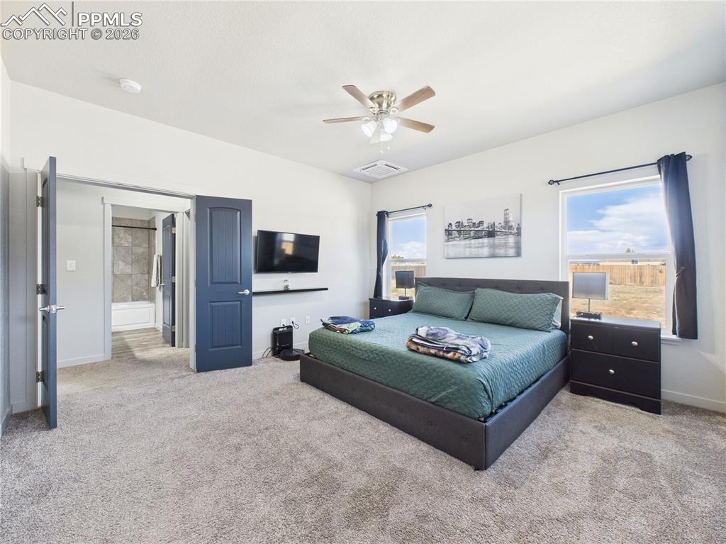 Image 25 of 40: Bedroom