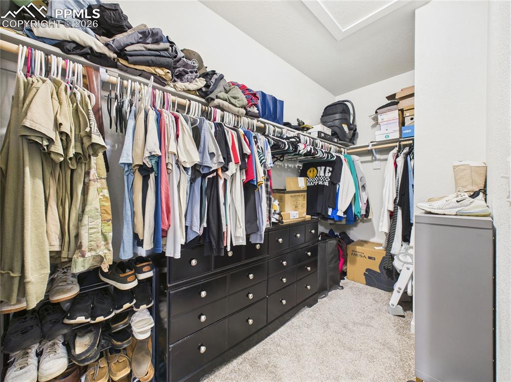 Image 29 of 40: Closet