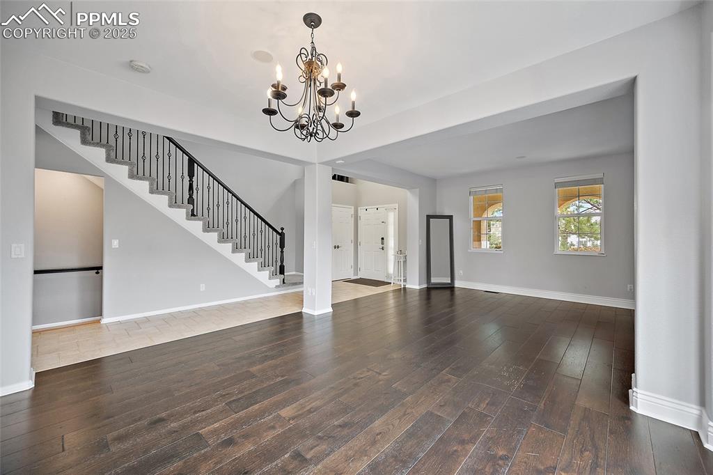 Image 10 of 50: Living Room