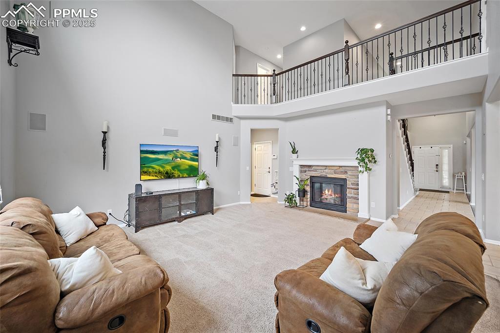 Image 16 of 50: Catwalk that separates the upper level 2 bedrooms and bath from the primary