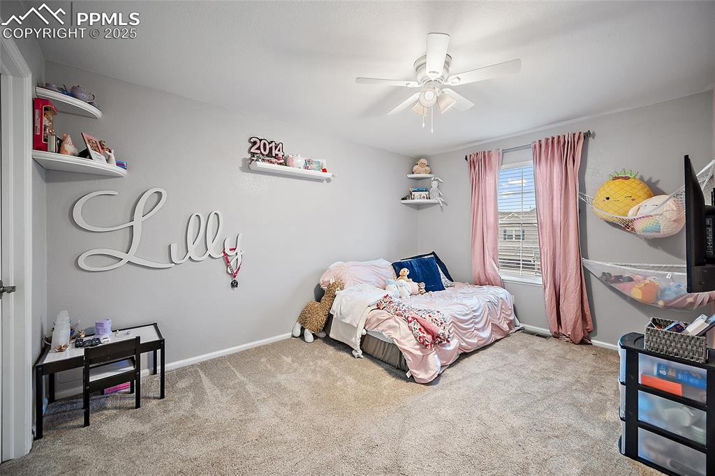 Image 30 of 50: Bedroom