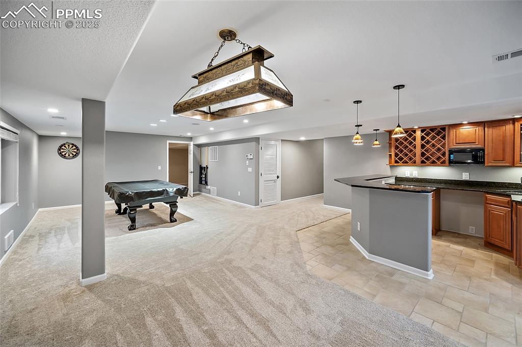 Image 38 of 50: Lower-level wet bar. 