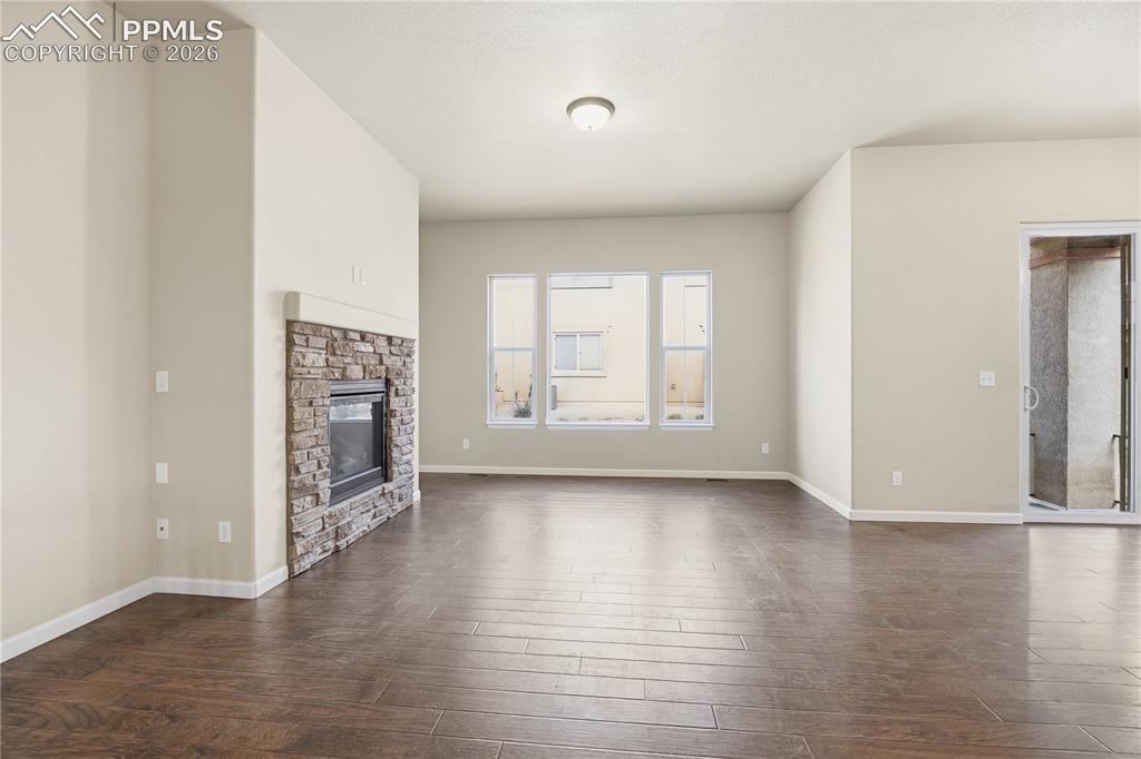 Image 15 of 39: Living Room